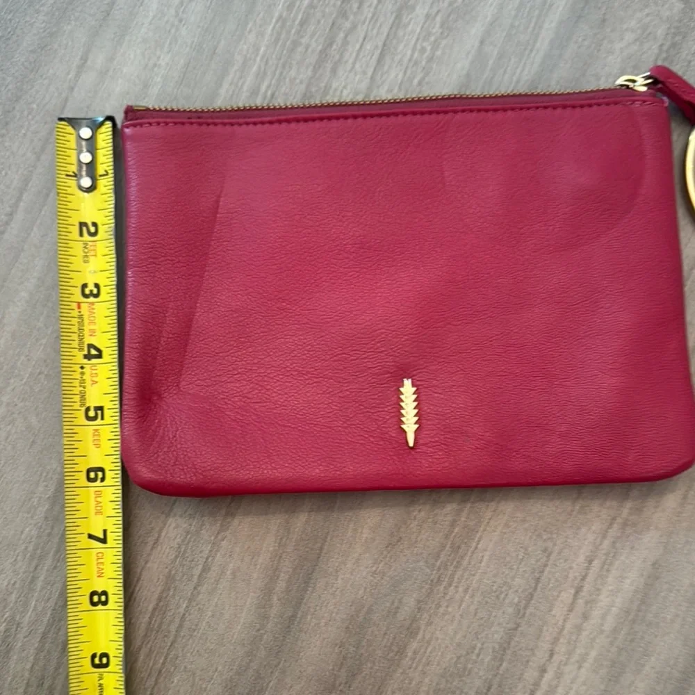 THACKER- Elegant Pink Leather Clutch with Gold Accent - Picture 3 of 10